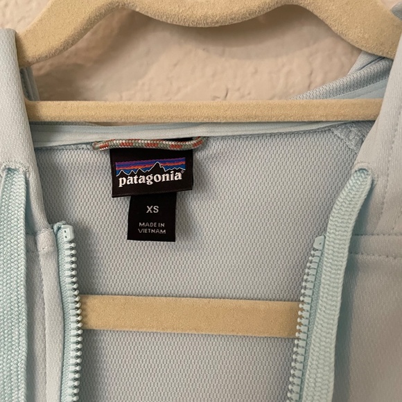 Lightly Worn Patagonia Women's Coastal Hideaway Suncover Hoody - Picture 2 of 3